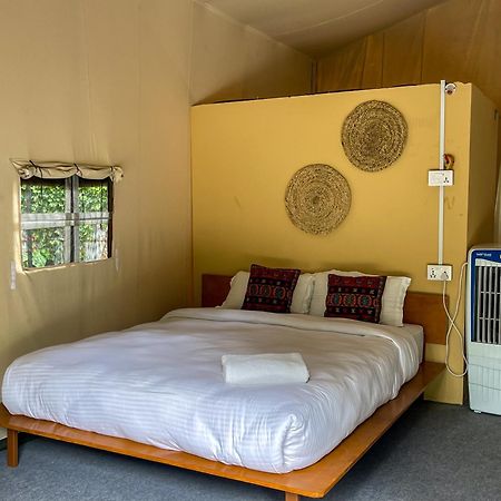 Hotel Tharu Garden And Beer Bar Chitwan Extérieur photo