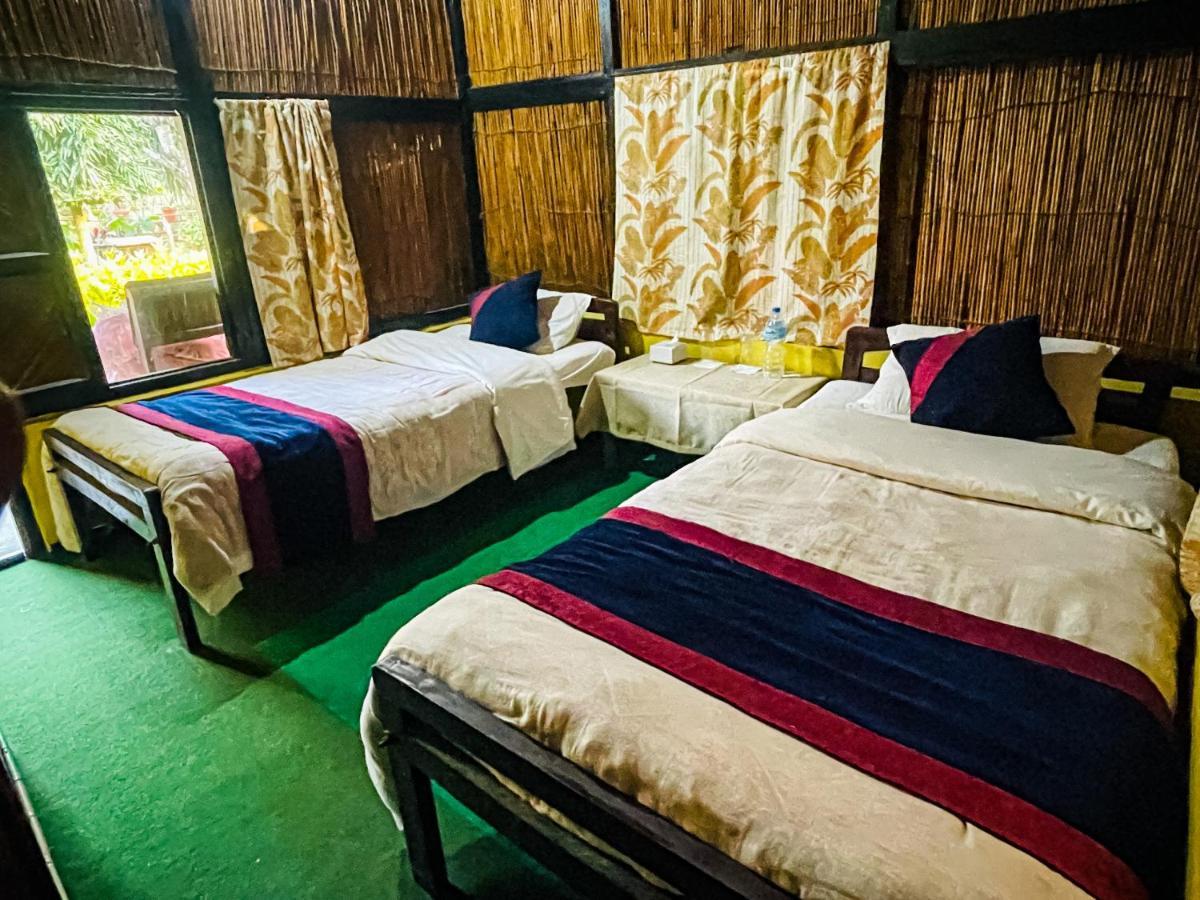 Hotel Tharu Garden And Beer Bar Chitwan Extérieur photo