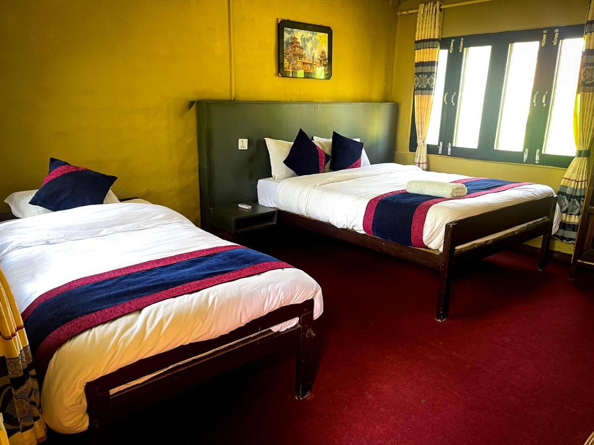 Hotel Tharu Garden And Beer Bar Chitwan Extérieur photo