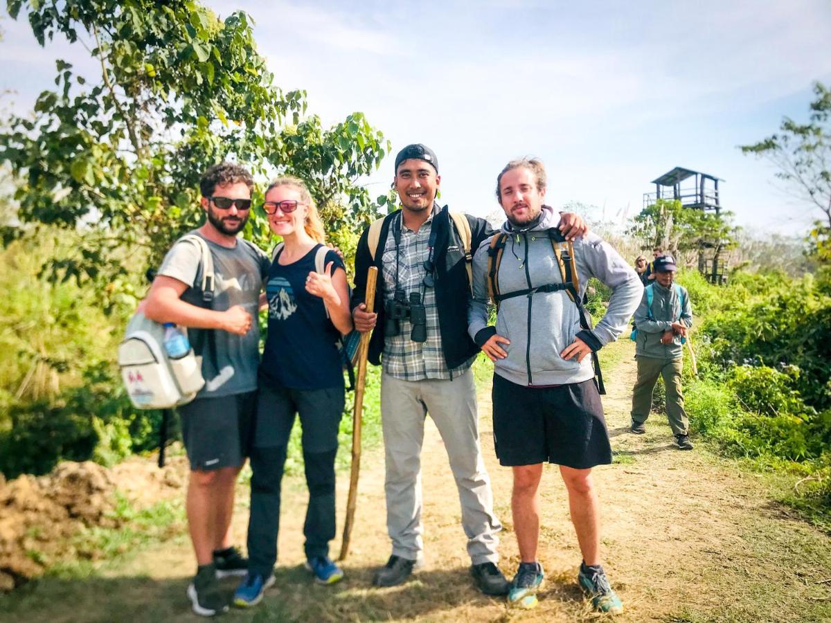 Hotel Tharu Garden And Beer Bar Chitwan Extérieur photo