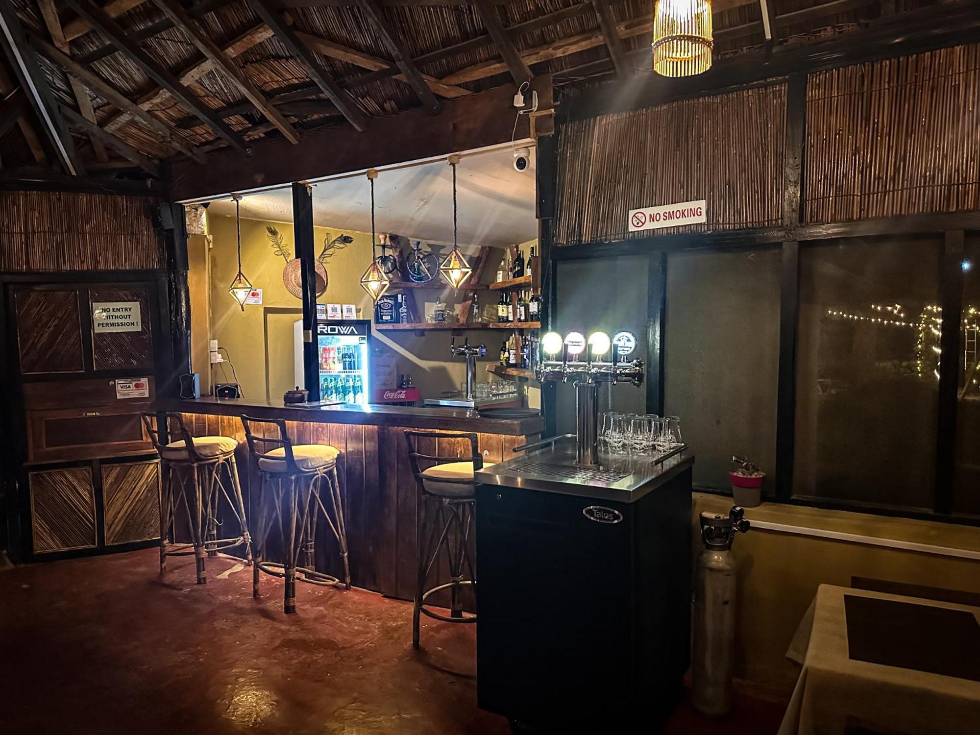 Hotel Tharu Garden And Beer Bar Chitwan Extérieur photo