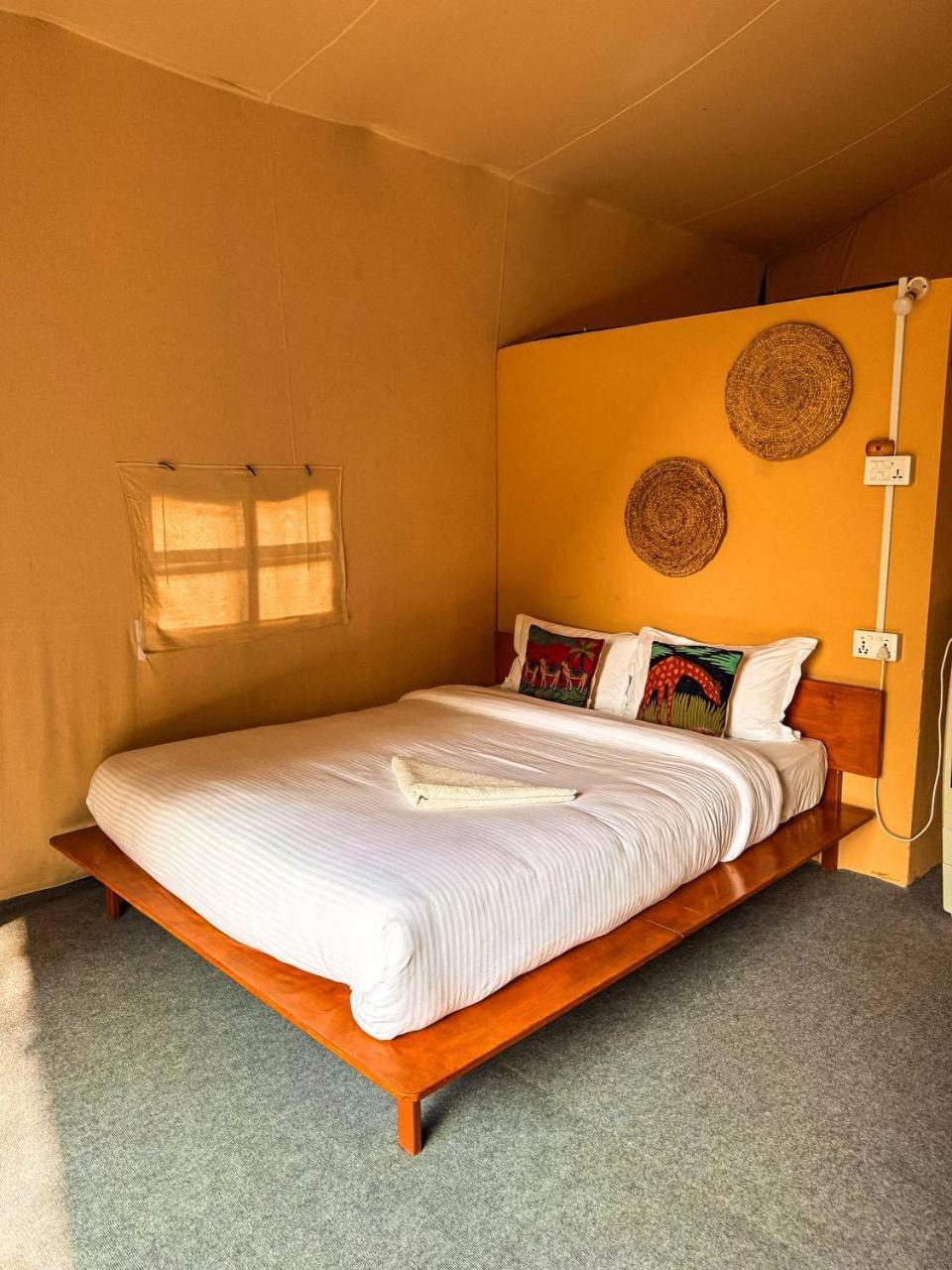 Hotel Tharu Garden And Beer Bar Chitwan Extérieur photo